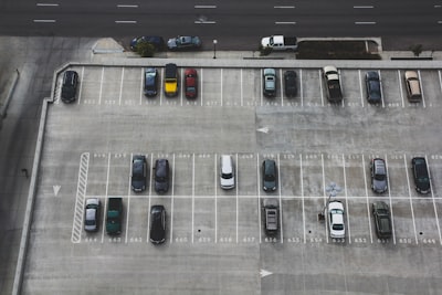 Parkplatz — parking space