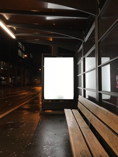 трамвайная остановка — tram stop