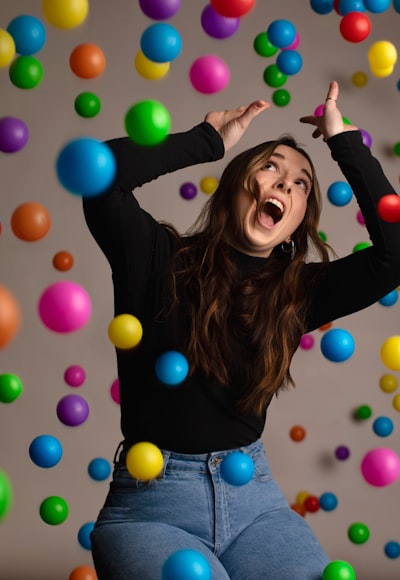 жонглировать — juggle