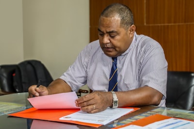 отдел кадров — HR department