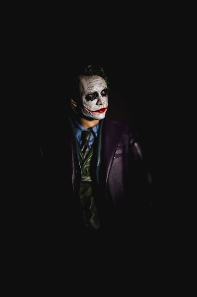 glumeț — joker