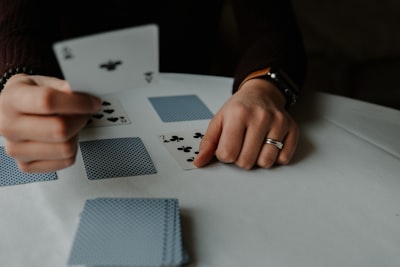 разбираться — dealt