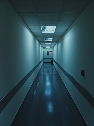 pasillo — hallway