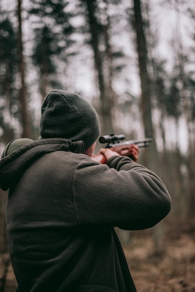 vânător — hunter