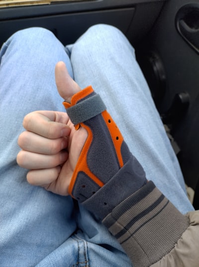 растяжение — sprain