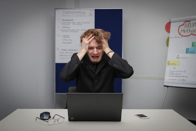 подчёркивать — to stress