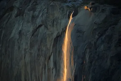 cascadă — waterfall