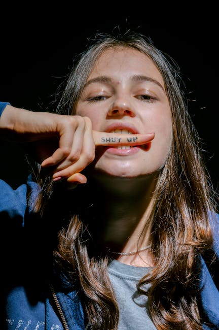 замолчи — shut up