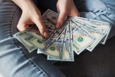 планировать бюджет — to budget